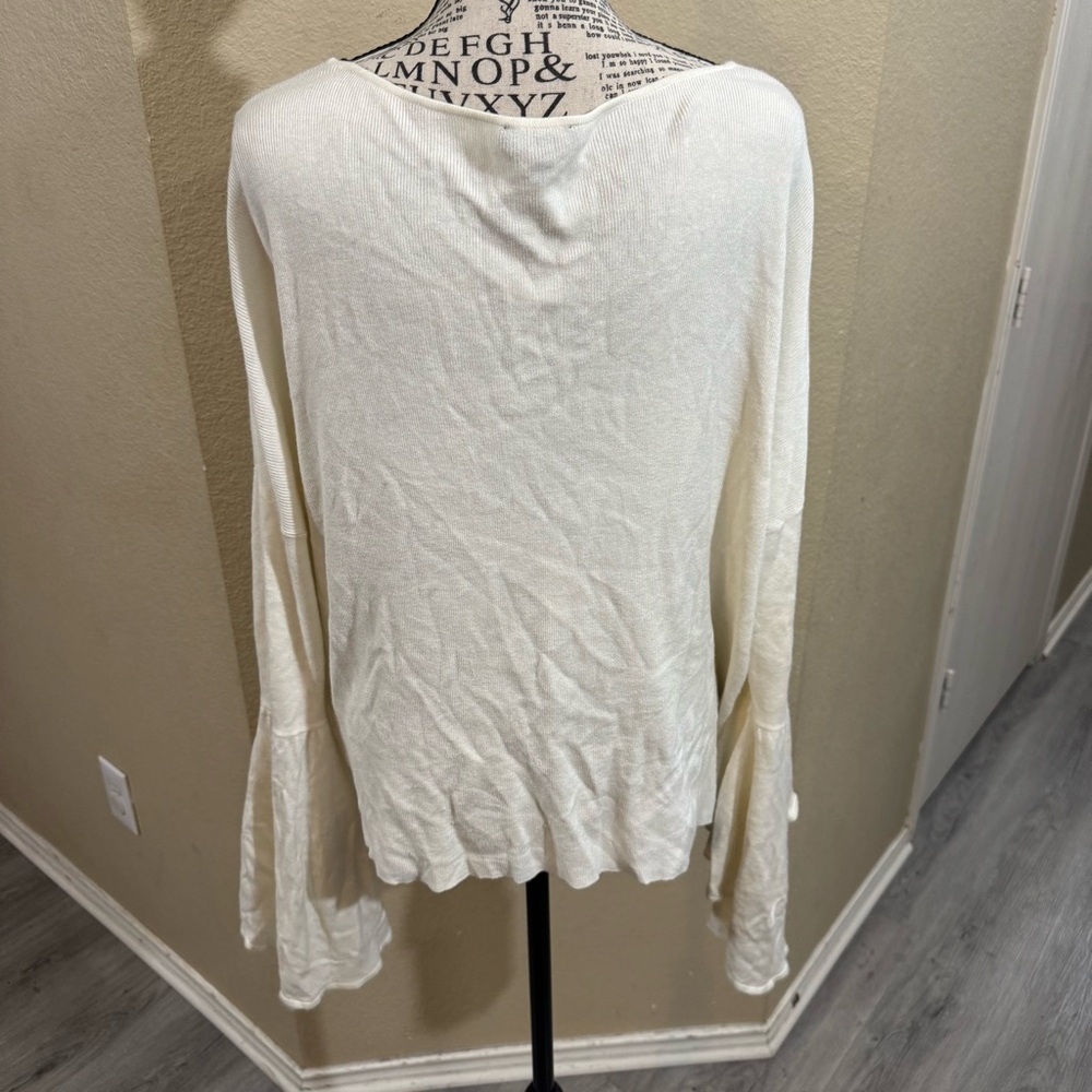 Express‎ Cream Bell Sleeve sweater - Picture 4 of 9